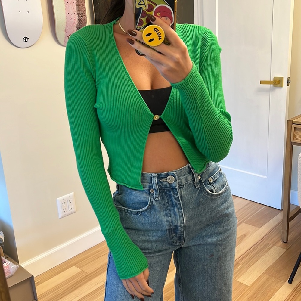 Green button long sleeve crop